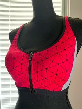 Victoria Sports Bra Red Front-Zip Sports Bra with Geometric Print